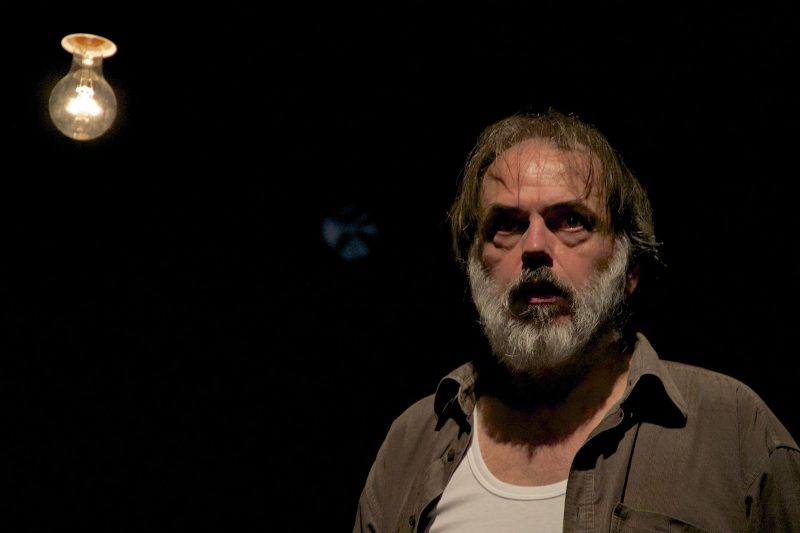 “Το Κιβώτιο” του Άρη Αλεξάνδρου | Τελευταίες παραστάσεις