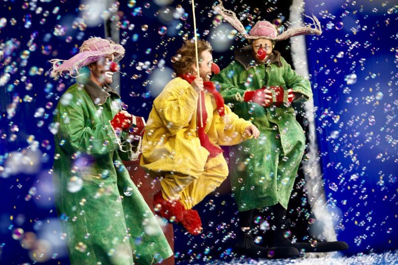 Slava Snowshow 3 clowns in bubbles by Aya Rufin