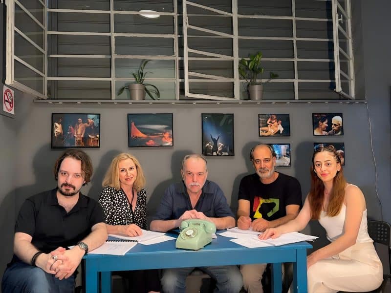 STUDIO ΜΑΥΡΟΜΙΧΑΛΗ | “ΜΙΑ ΜΙΚΡΗ ΠΑΡΗΓΟΡΙΑ” ΤΟΥ Ρ. ΚΑΡΒΕΡ